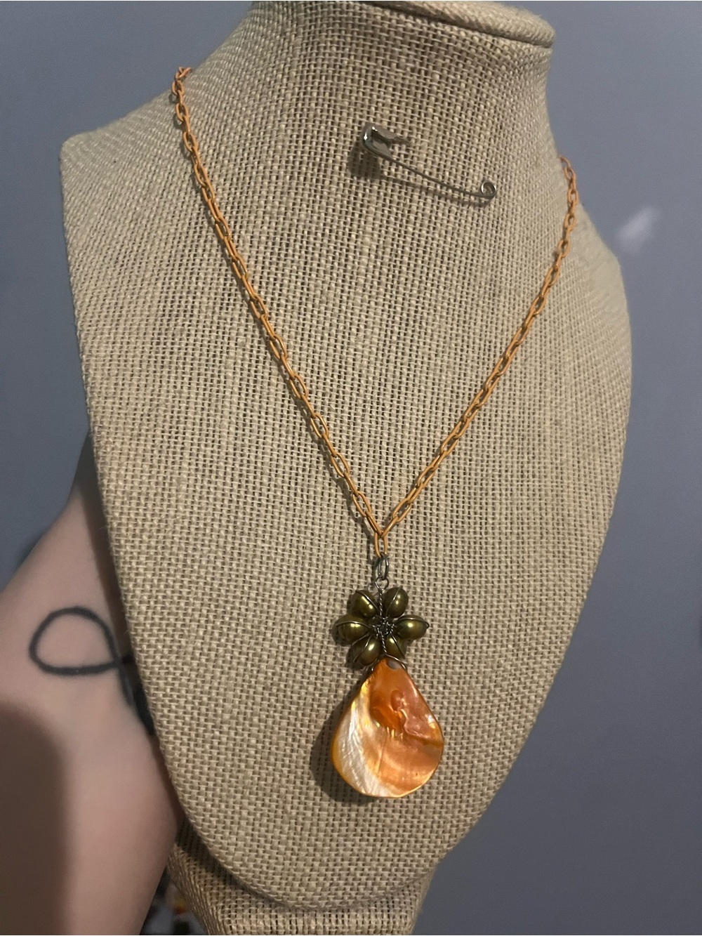 #214. Gold-Tone Necklace with Orange Shell Teardrop and Olive Flower Pendant - Picture 4 of 5